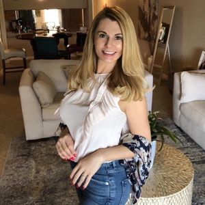 Meet your Posher, April